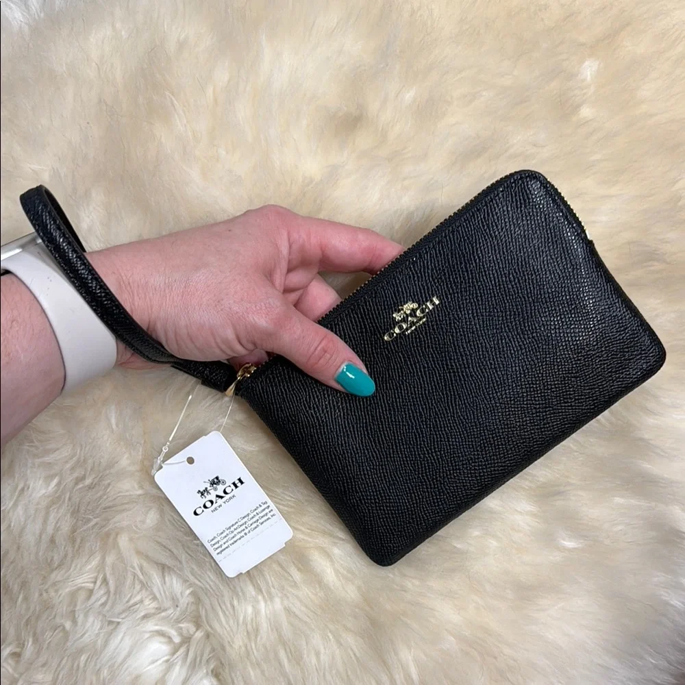 Coach Black Textured Leather Wristlet Pouch with Gold Logo – NWT – OS - Picture 8 of 8